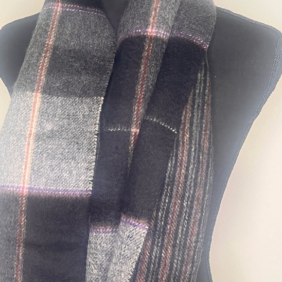 Cashmere Refined Gray and Purple Luxurious Wide/Long Scarf - Picture 5 of 13
